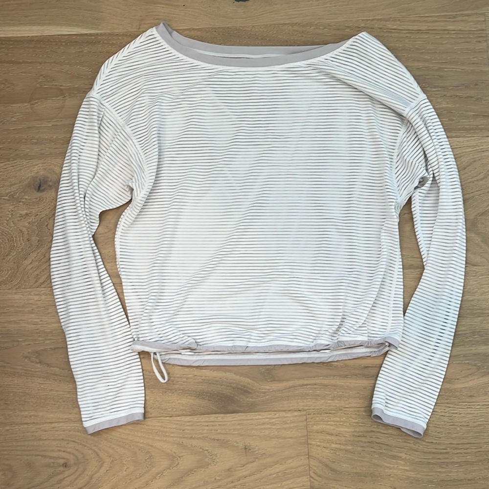rare lululemon white stripped long sleeve shirt women’s size small